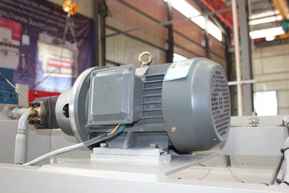 12 мм 3200 мм гідравлічна гільйотина машина для різання сталевих листів з ЧПУ