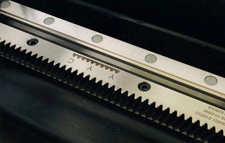3015 Волоконний лазерний різальний верстат для високошвидкісного різання металевих матеріалів 1-6 мм