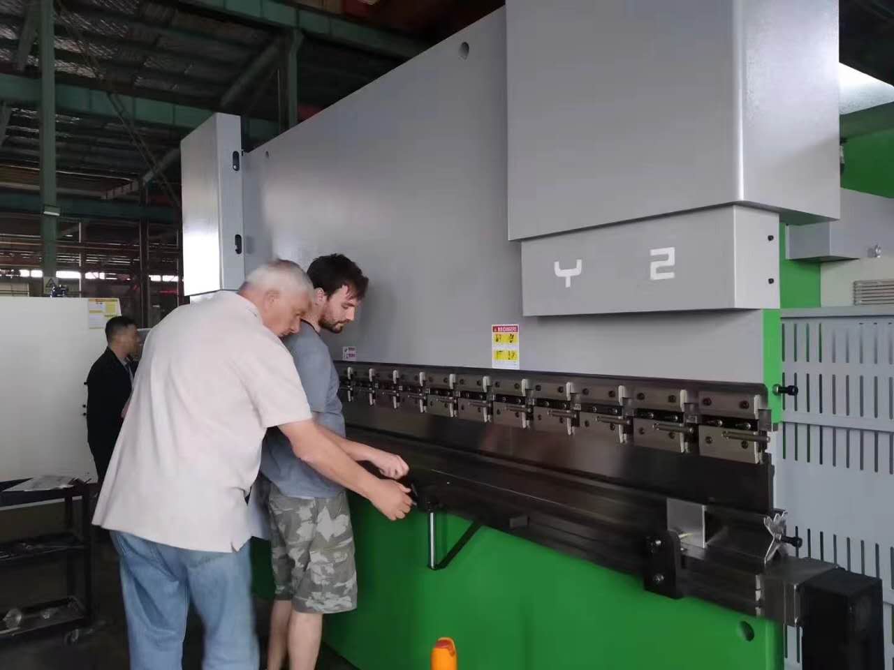 63-тонна машина для згинання листової сталі з ЧПУ гідравлічний гальмівний прес для обробки металу