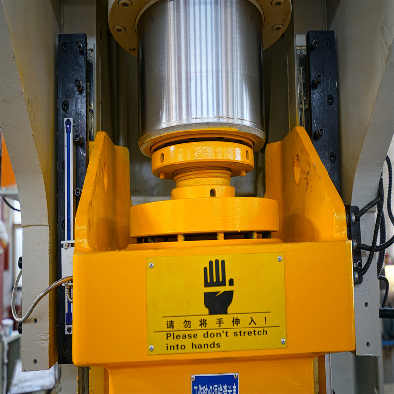 Y32 315-тонний вертикальний гідравлічний прес для глибокої витяжки на чотирьох колонах