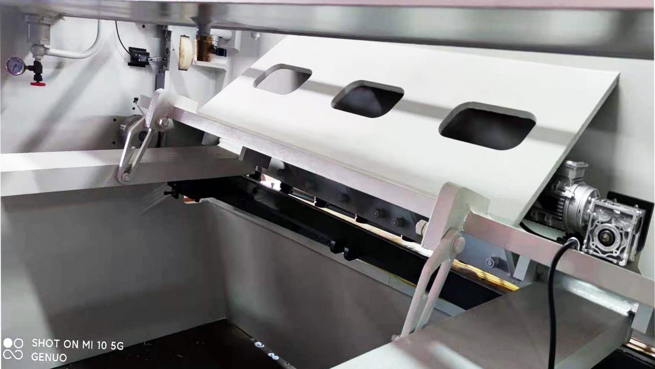 Qc11k Гідравлічна машина для різання та гільйотини для різання листового металу